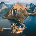 Reinefjorden Sjohus * レーヌ