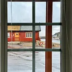 Reinefjorden Sjohus アパート