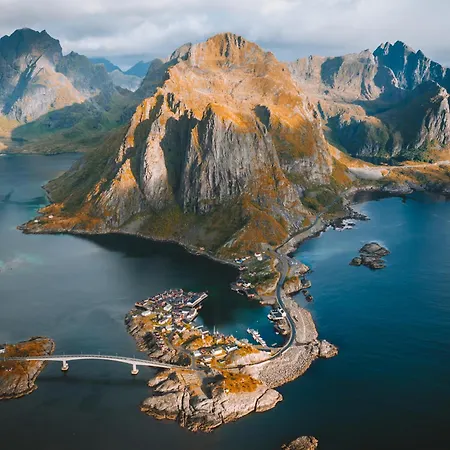 Reinefjorden Sjohus * Reine