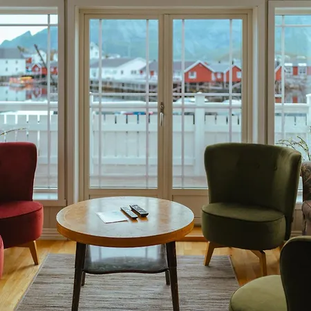 Reinefjorden Sjohus * レーヌ