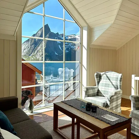 Reinefjorden Sjohus *