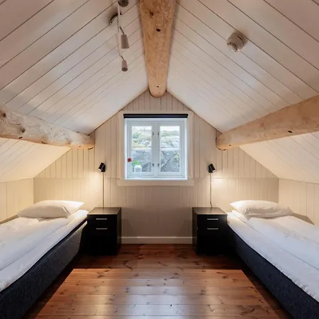 Reinefjorden Sjohus *