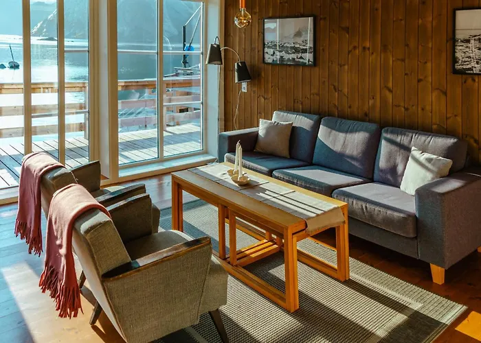 Reinefjorden Sjohus * Reine