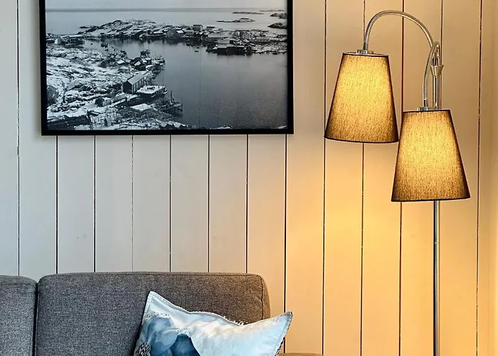 Reinefjorden Sjohus *