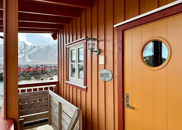 Reinefjorden Sjohus * Reine