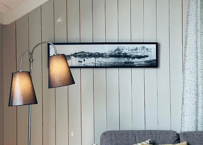 Reinefjorden Sjohus * Reine