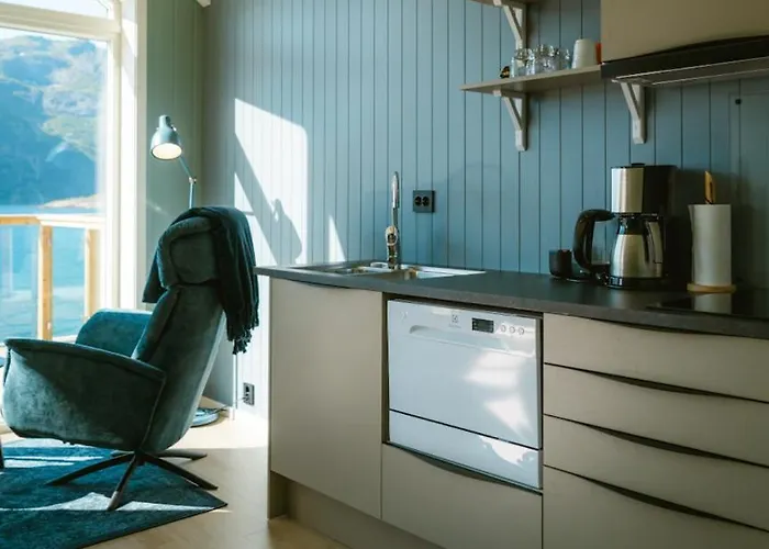 Reinefjorden Sjohus *