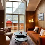Reinefjorden Sjohus * Reine