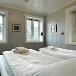 Daire Reinefjorden Sjohus *