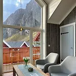 Reinefjorden Sjohus *