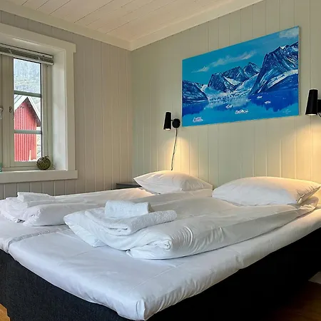 Reinefjorden Sjohus شقة