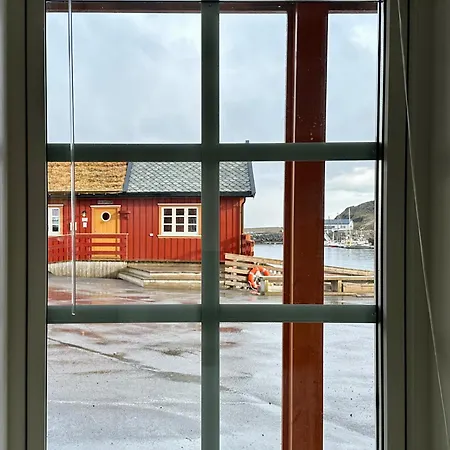 Reinefjorden Sjohus شقة