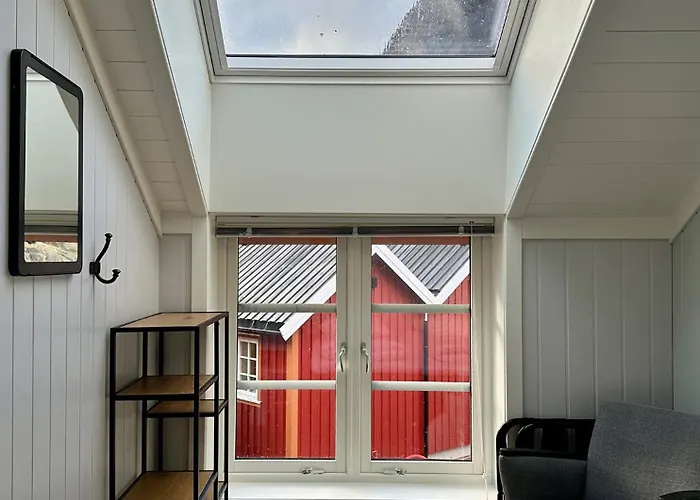 Reinefjorden Sjohus * Reine